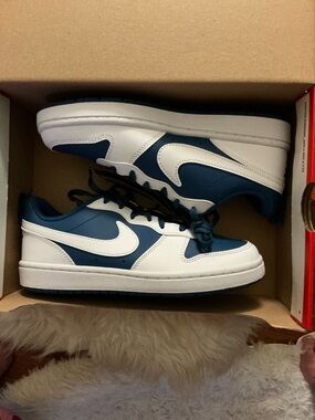 Nike Court Borough Low White Blue Sneakers Women’s 7 Youth 5.5Y Classic Clean